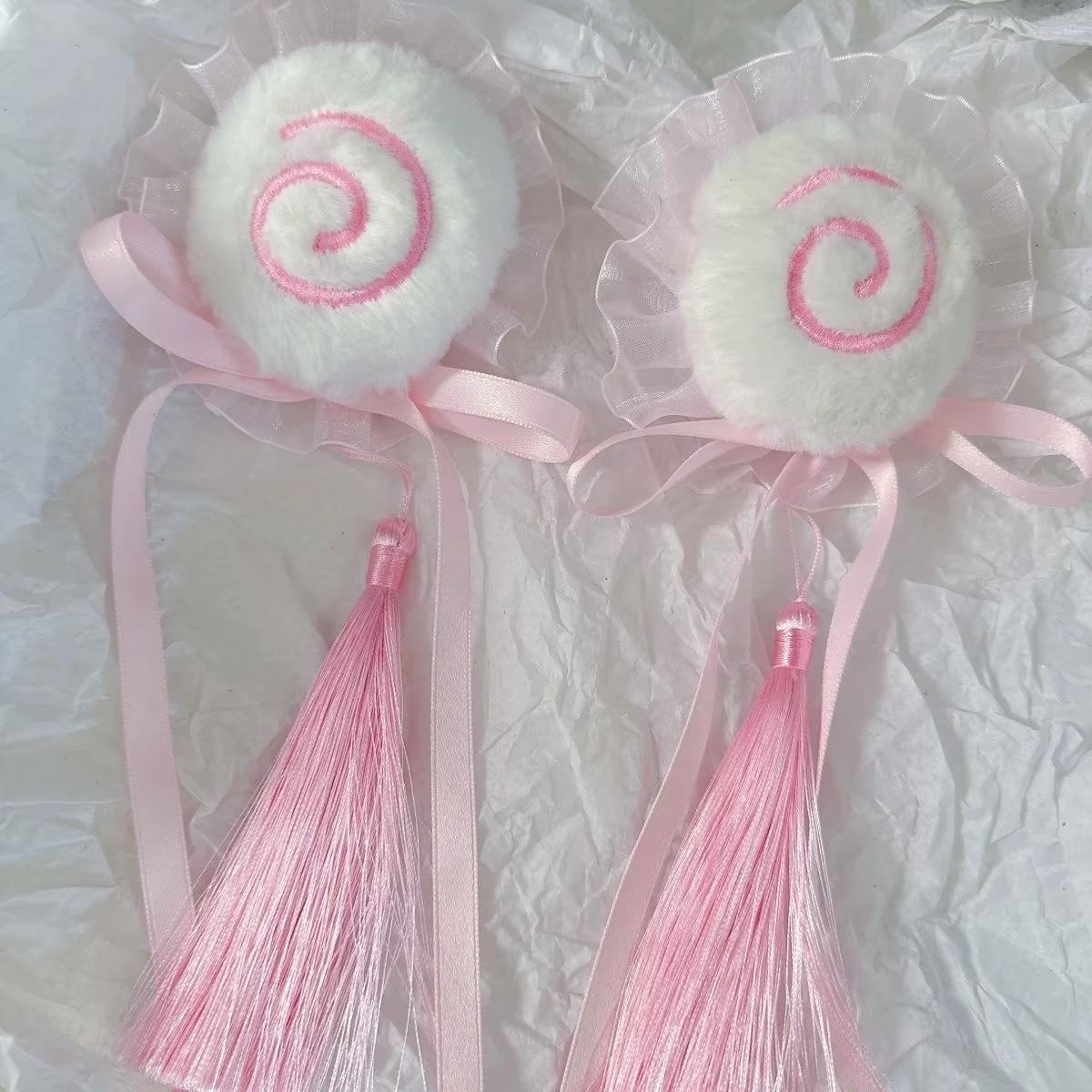 Pince à chignon en dentelle douce en peluche tourbillonnante