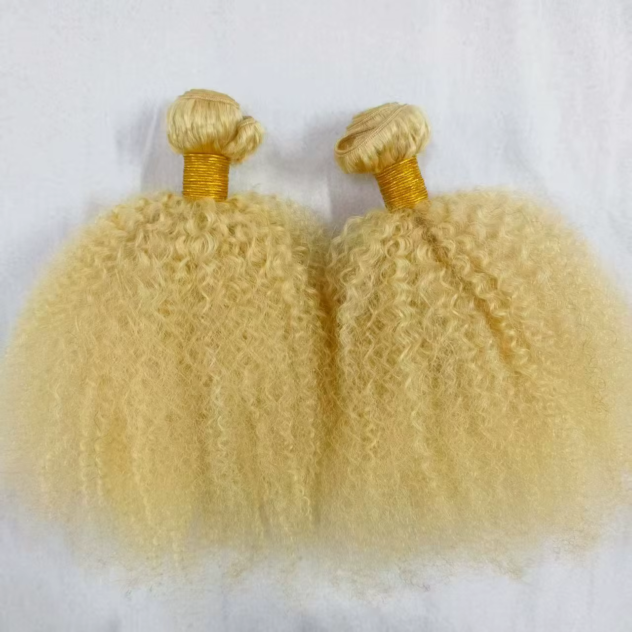 613 couleur Blonde Afro crépus bouclés Extensions de cheveux humains tissage 100% non transformés