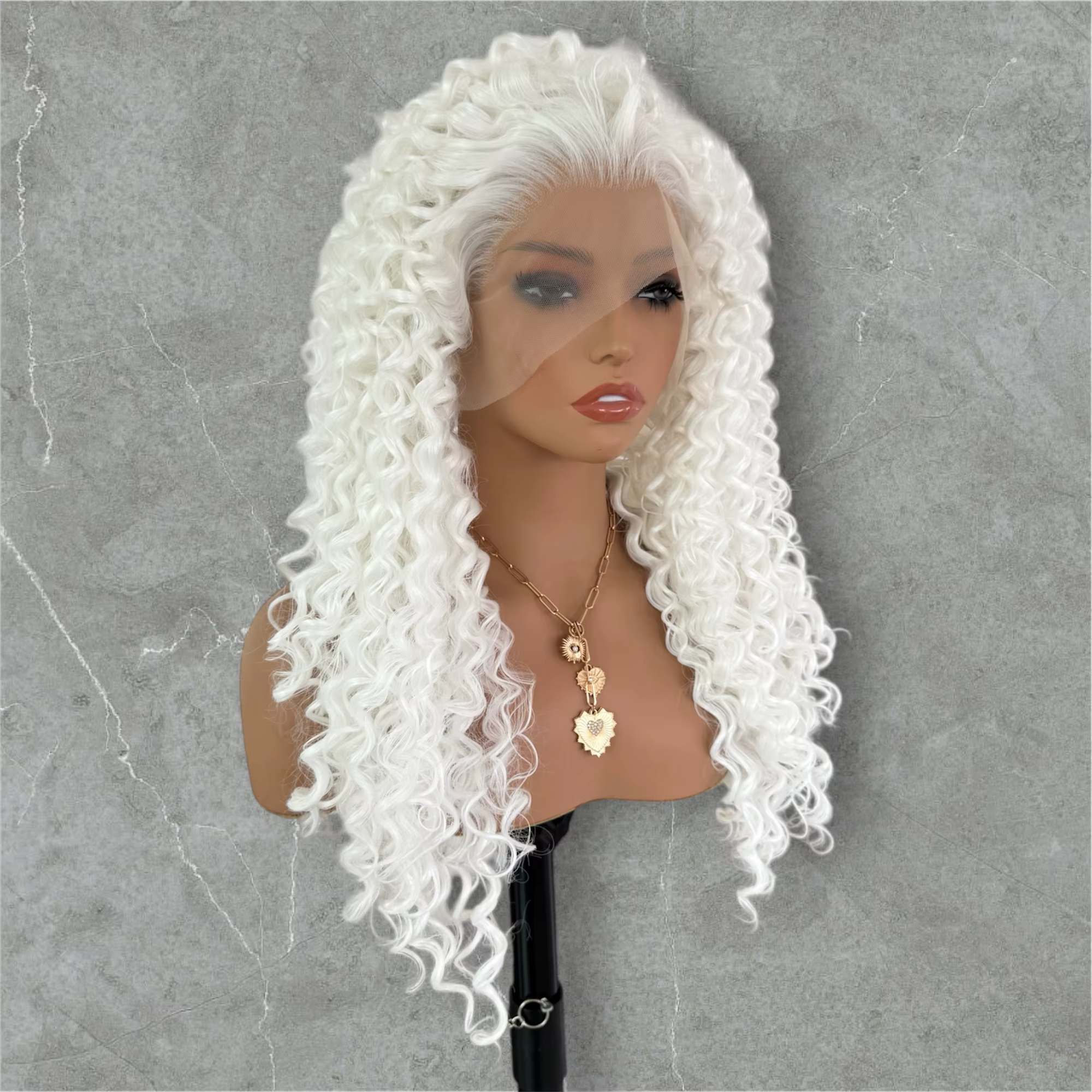 Perruque Lace Front Wig synthétique bouclée blanche 13x4