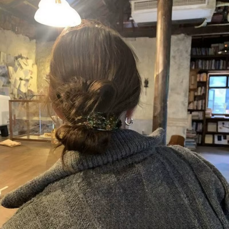 Pince à queue de cheval haute et étroite