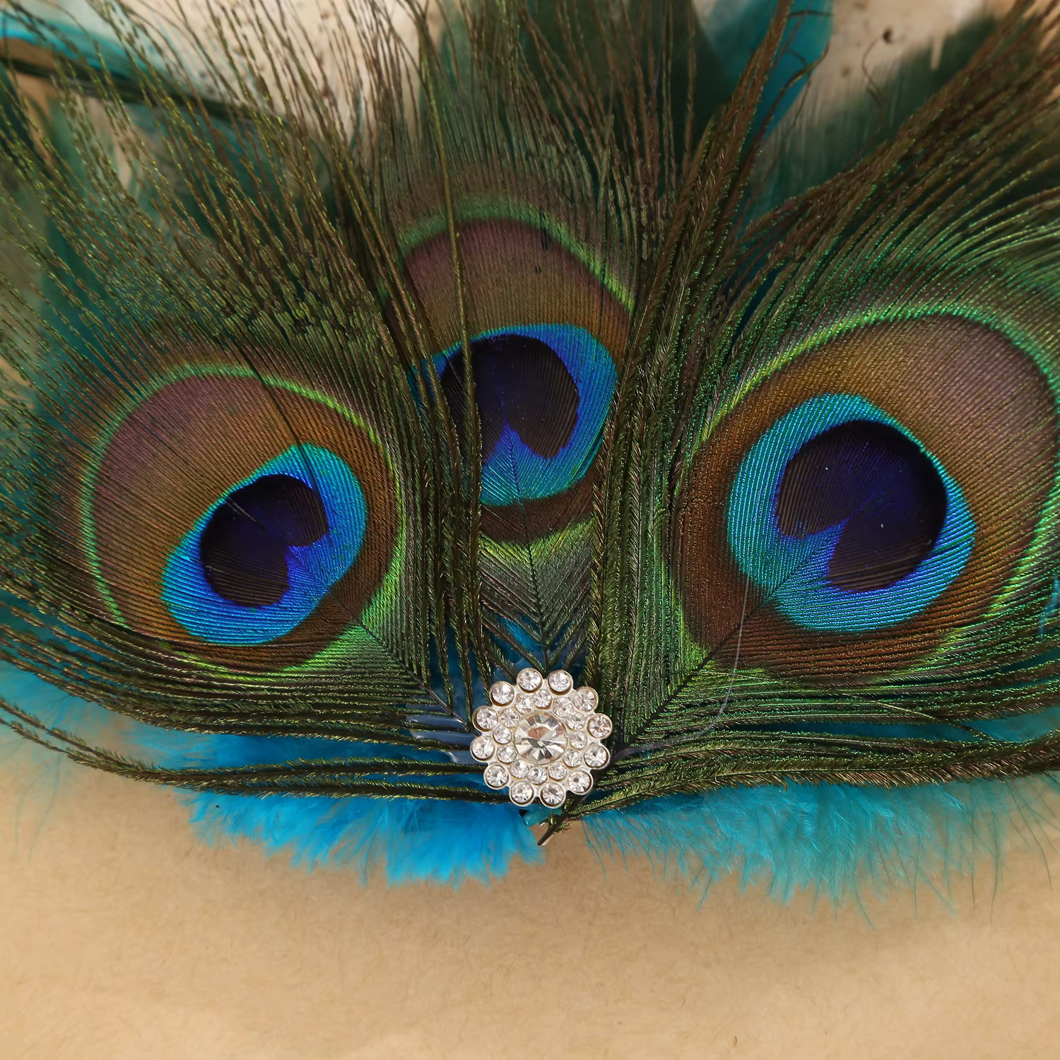 Pince à cheveux élégante en plumes de paon