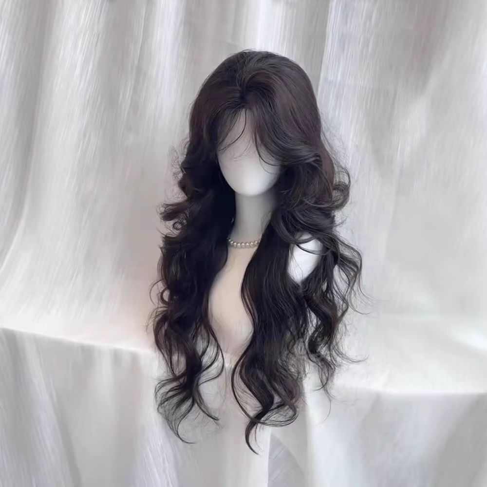 Perruque bouclée longue vague lâche noire naturelle-cheveux synthétiques résistants à la chaleur avec raie naturelle pour le quotidien et le cosplay