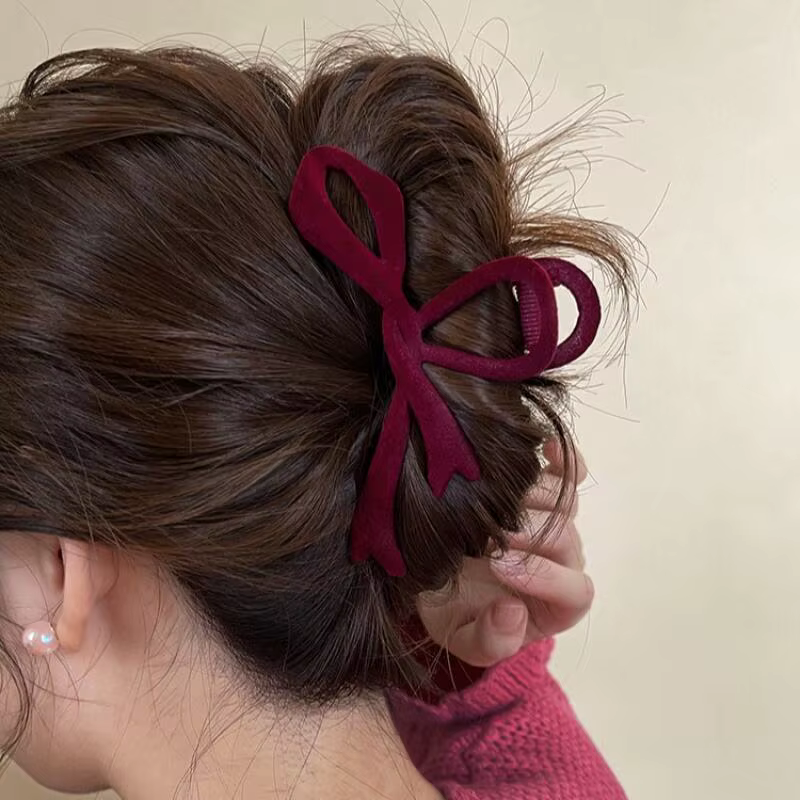 Pince à cheveux en velours rouge pour femmes