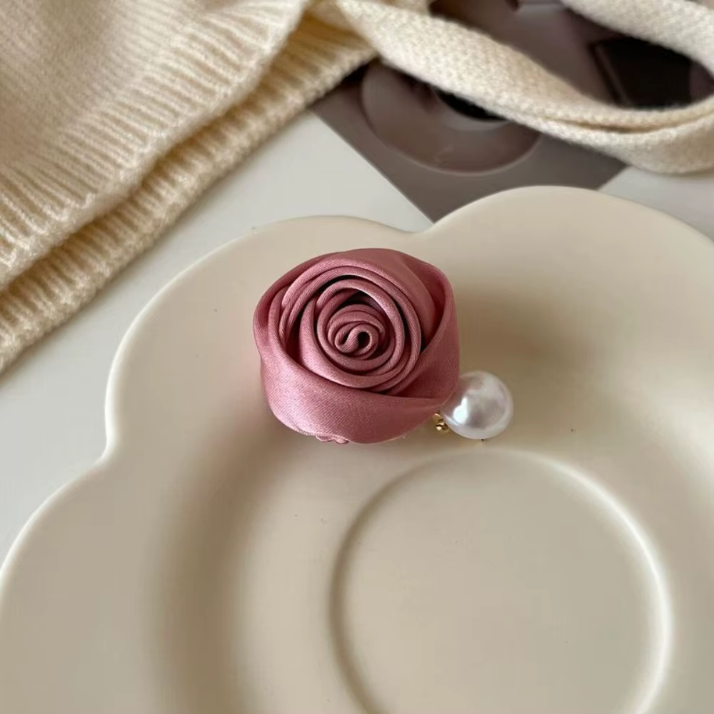 Pince à Cheveux en Satin Rose Perle